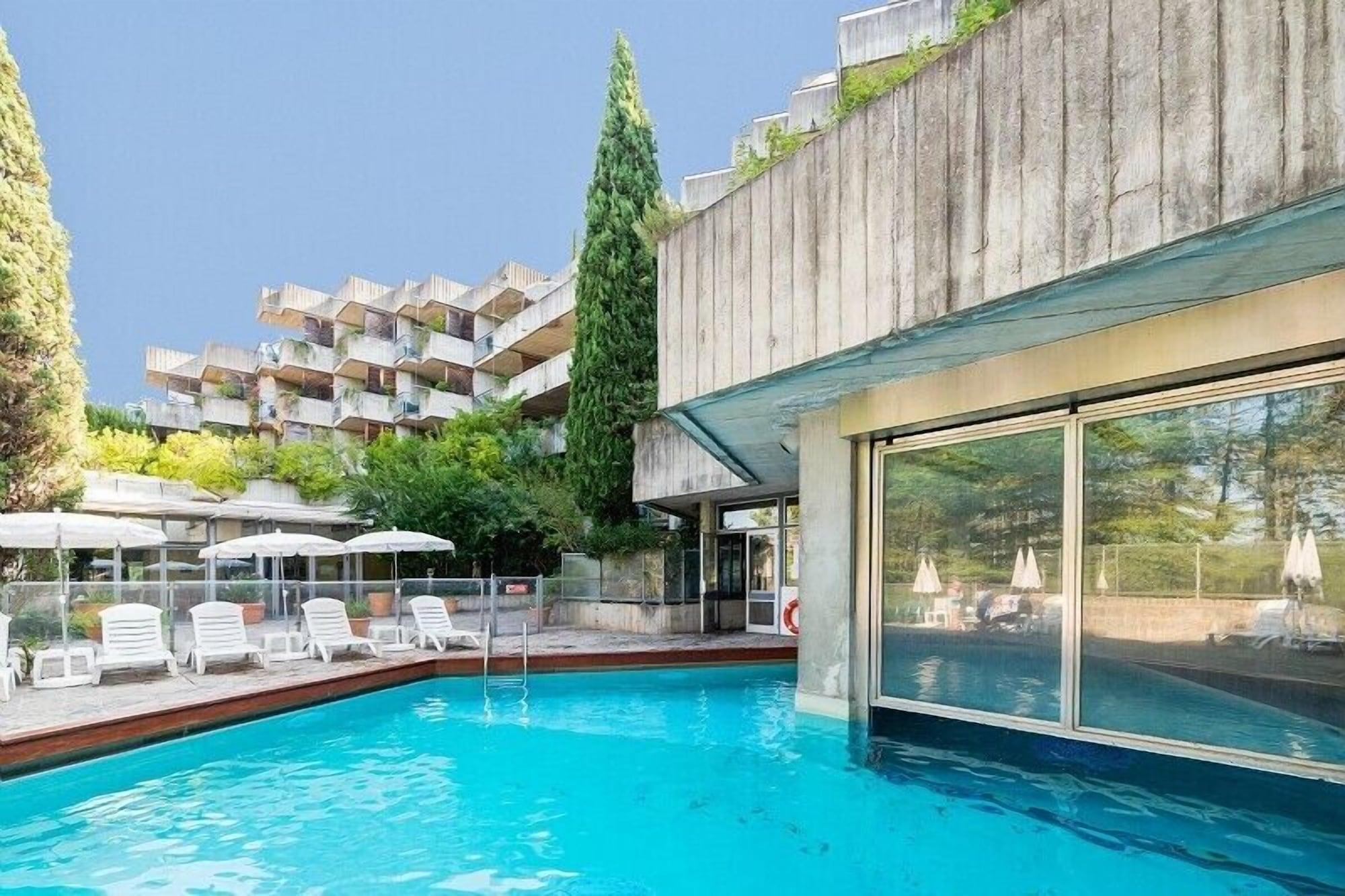 Sowell Hotels Ardeche Grospierres Exteriör bild